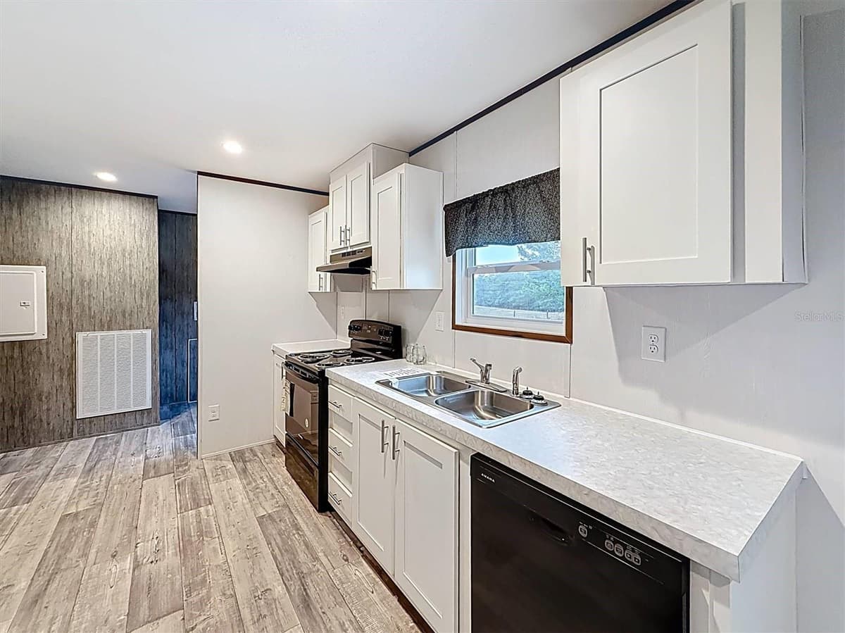 150 LAKE GALILEE DRIVE — photo 8 of 42