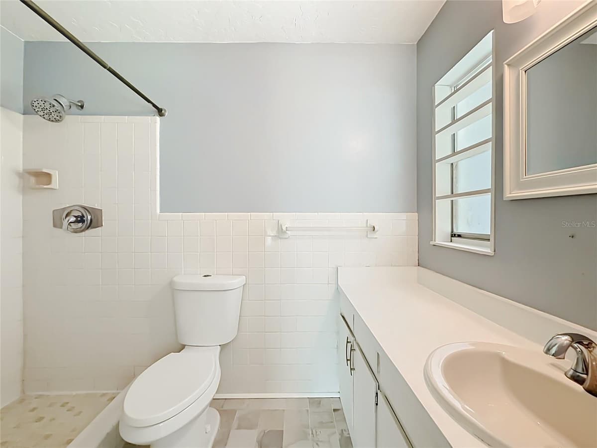 460 PINE AVENUE — photo 21 of 47
