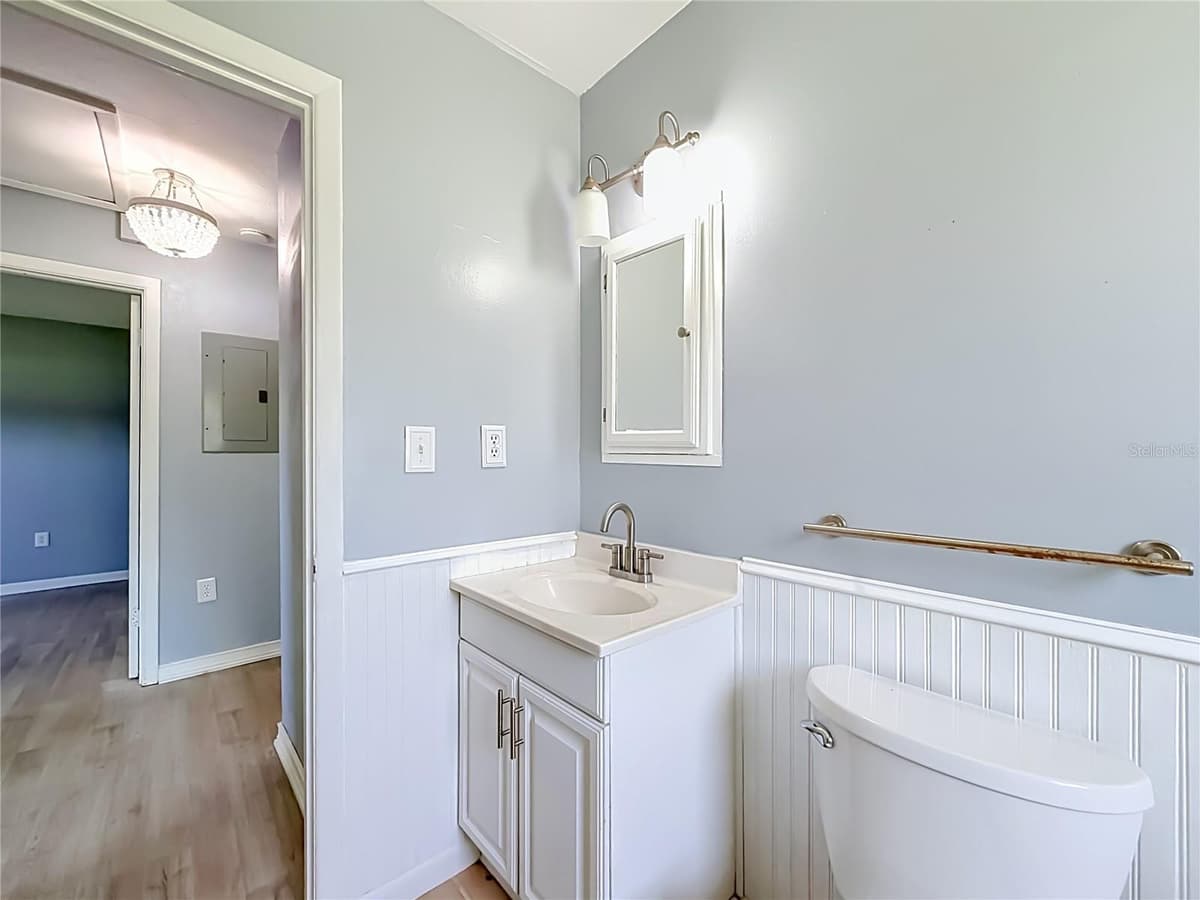 460 PINE AVENUE — photo 33 of 47