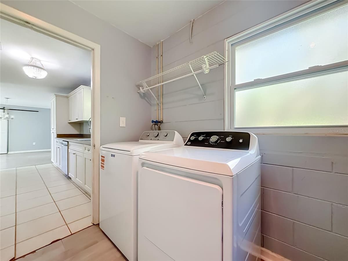 460 PINE AVENUE — photo 34 of 47