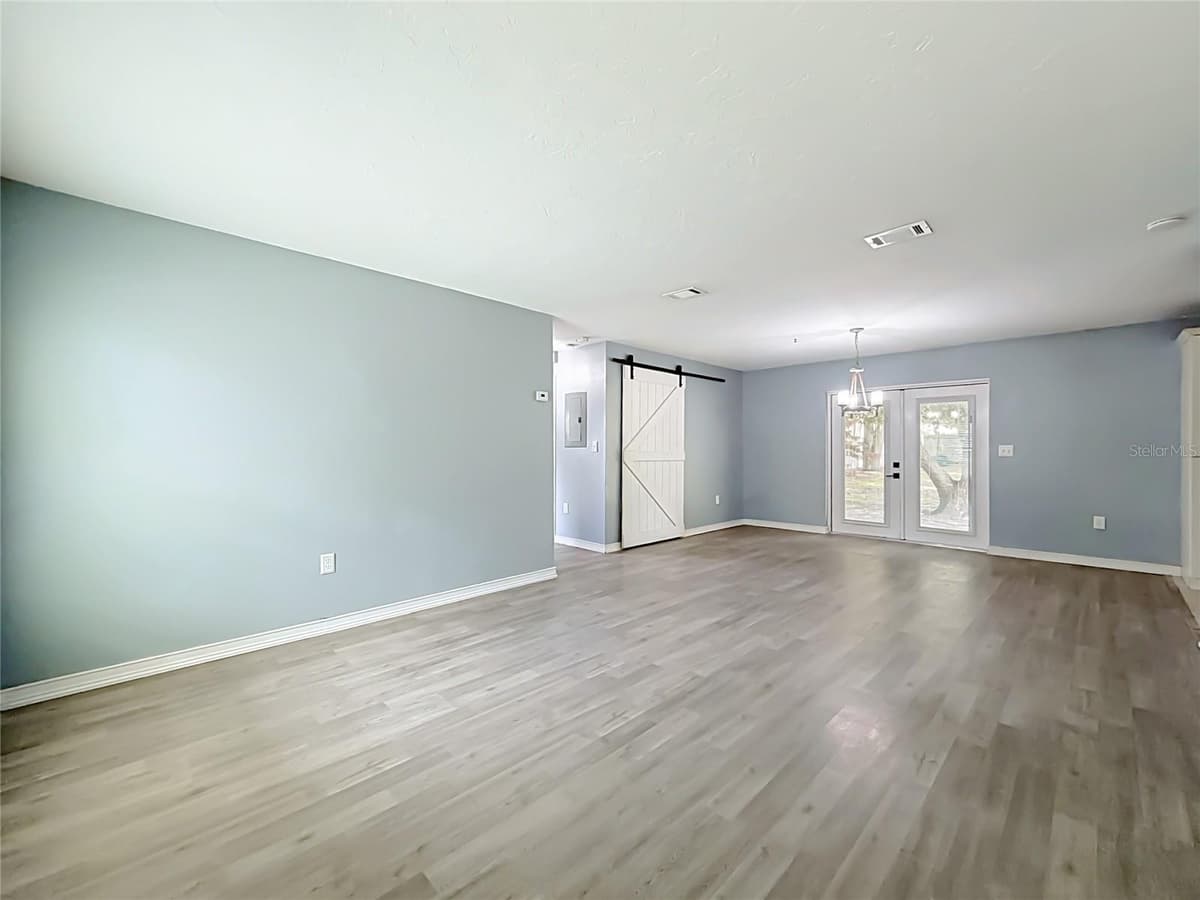 460 PINE AVENUE — photo 7 of 47