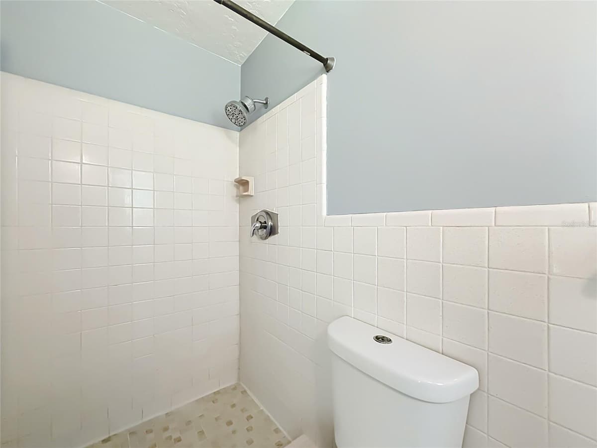 460 PINE AVENUE — photo 23 of 47