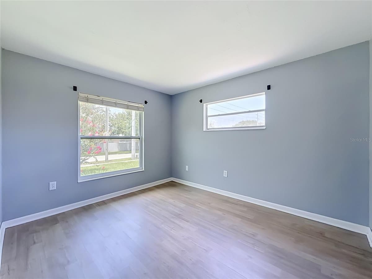 460 PINE AVENUE — photo 24 of 47