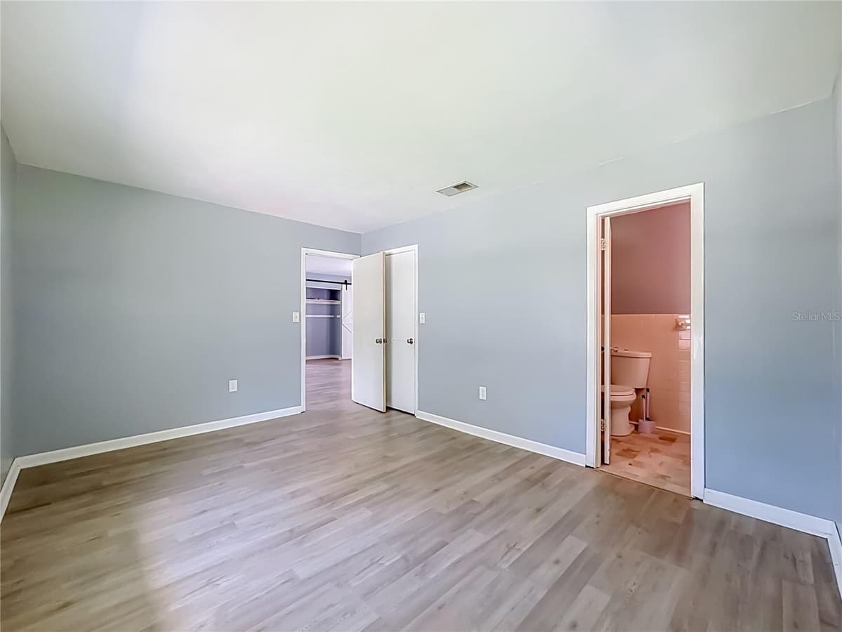 460 PINE AVENUE — photo 18 of 47