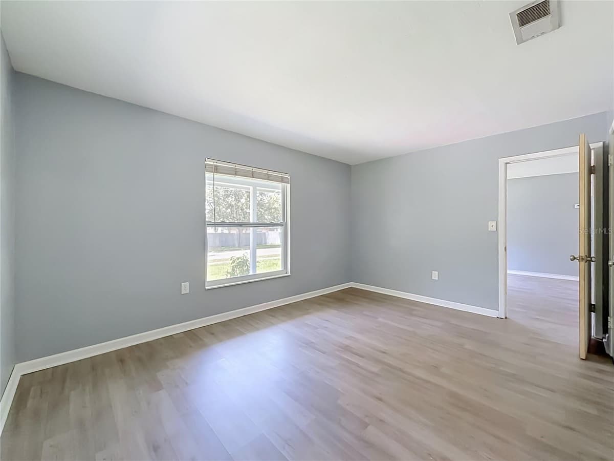 460 PINE AVENUE — photo 19 of 47