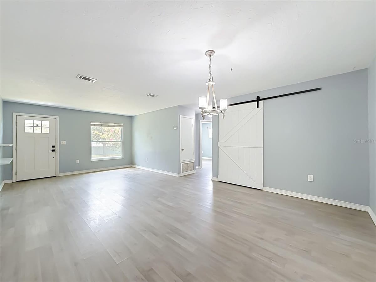 460 PINE AVENUE — photo 12 of 47