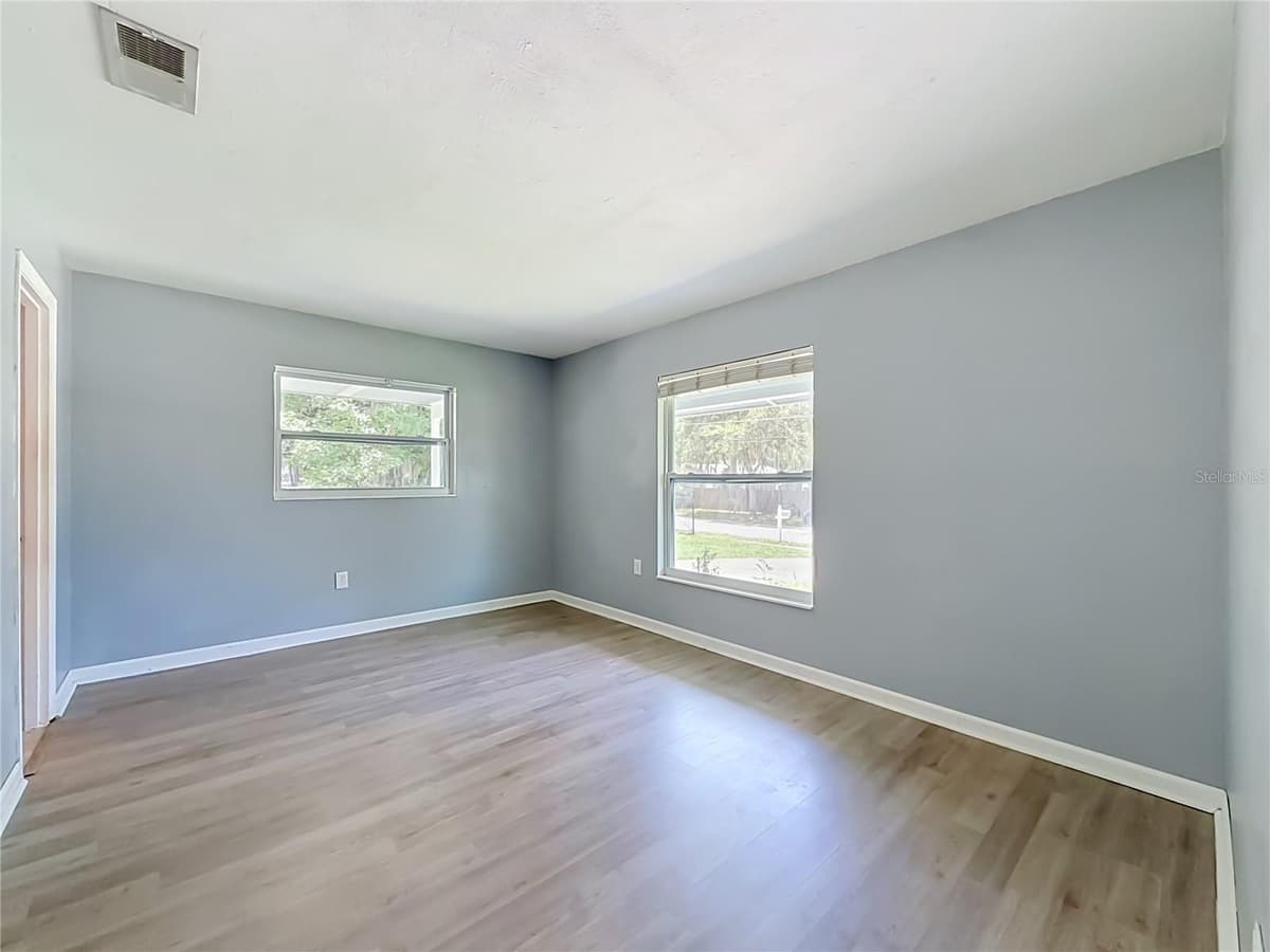 460 PINE AVENUE — photo 20 of 47