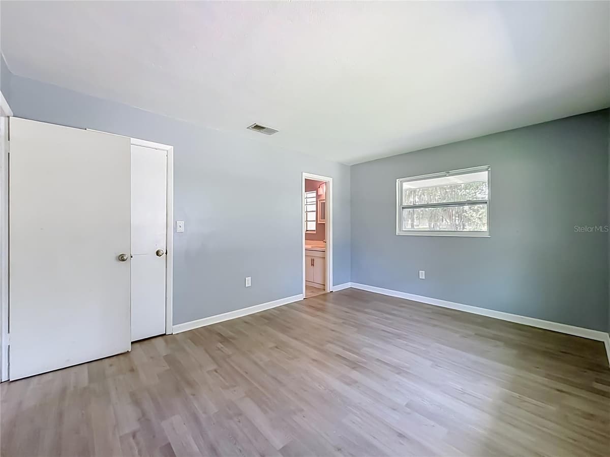 460 PINE AVENUE — photo 17 of 47