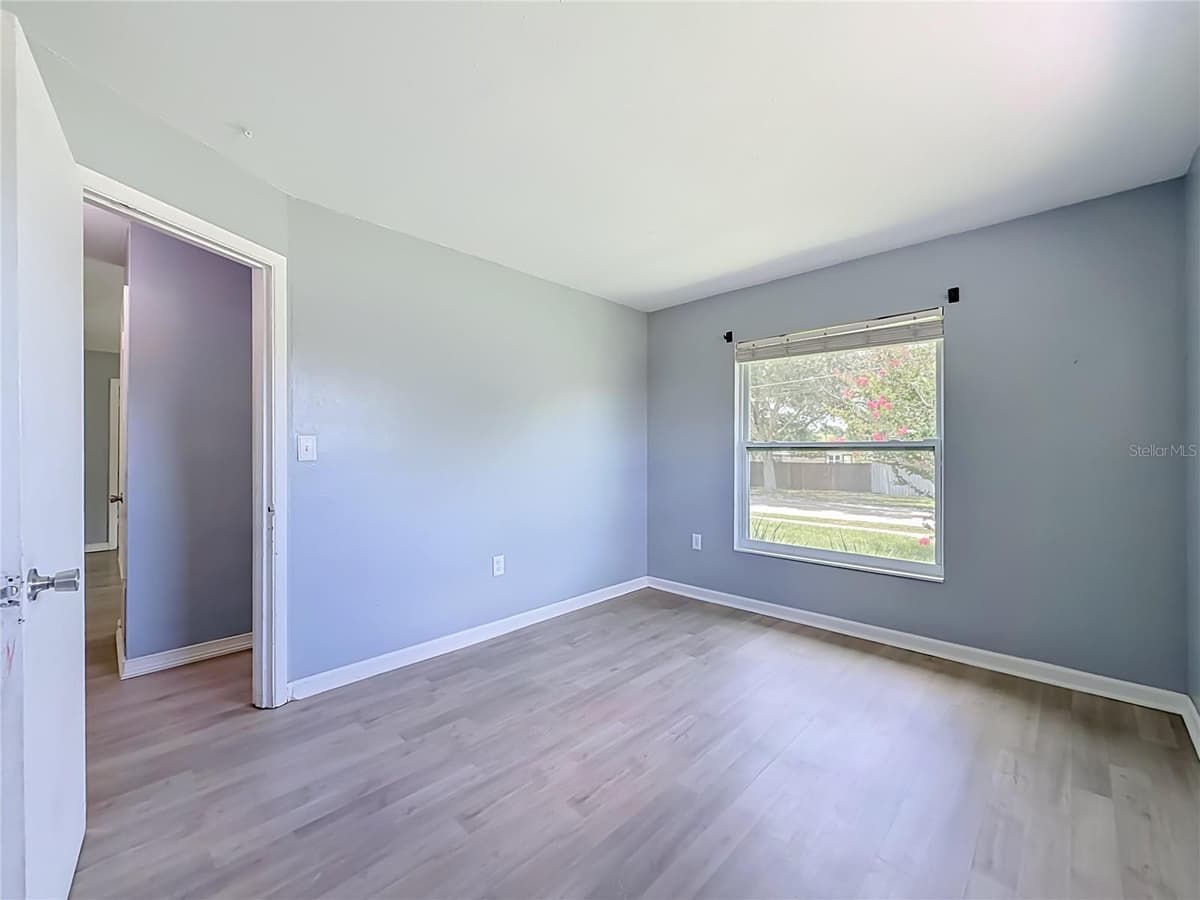 460 PINE AVENUE — photo 27 of 47