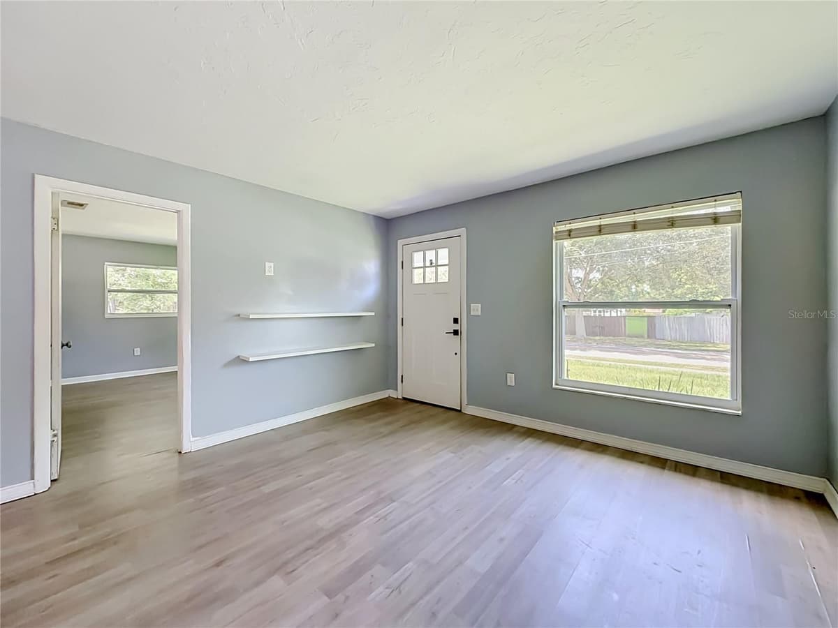 460 PINE AVENUE — photo 9 of 47