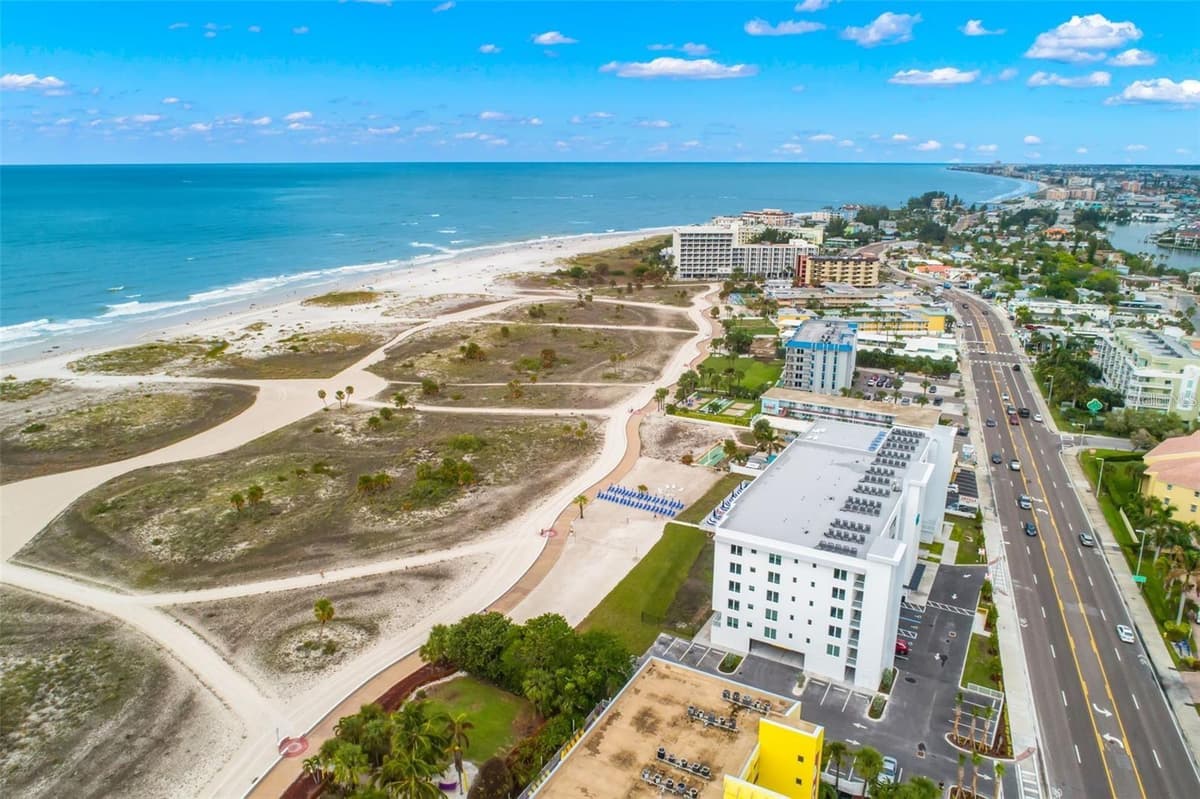 11500 GULF BOULEVARD — photo 41 of 43