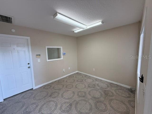 15 UTILITY DRIVE — photo 2 of 9