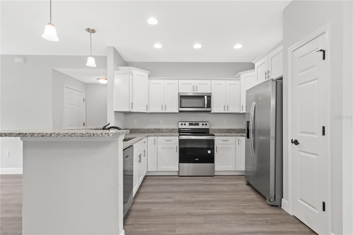 4372 MERCEDES STREET — photo 5 of 29