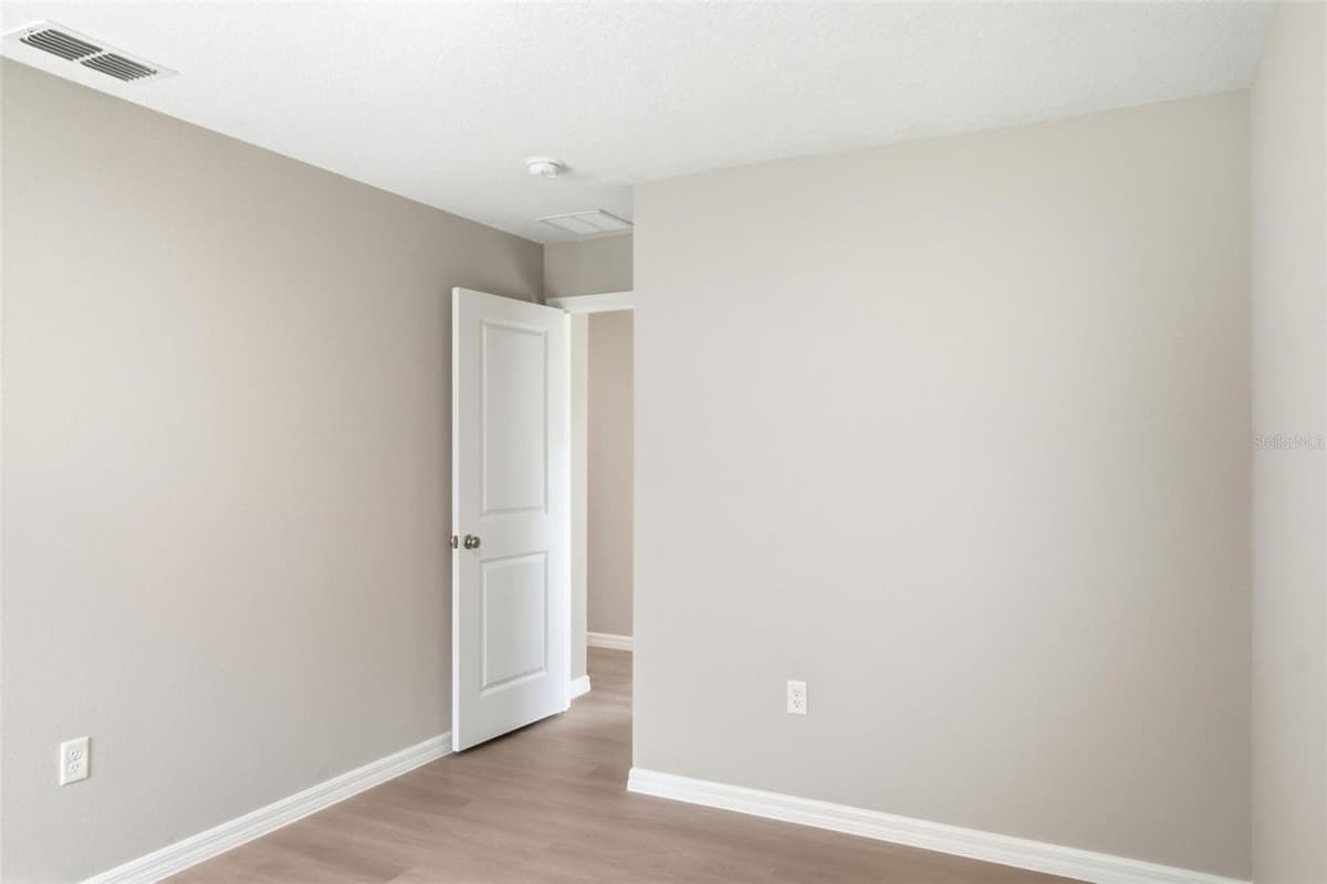 2107 SUANEE AVENUE — photo 8 of 29