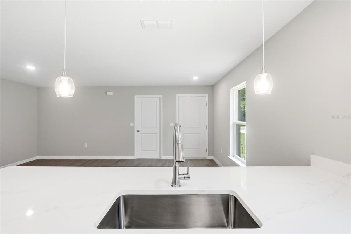 2107 SUANEE AVENUE — photo 6 of 29