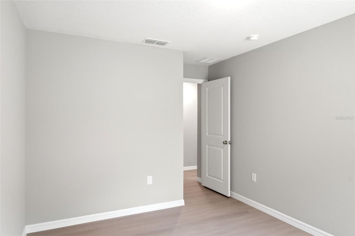 2107 SUANEE AVENUE — photo 12 of 29