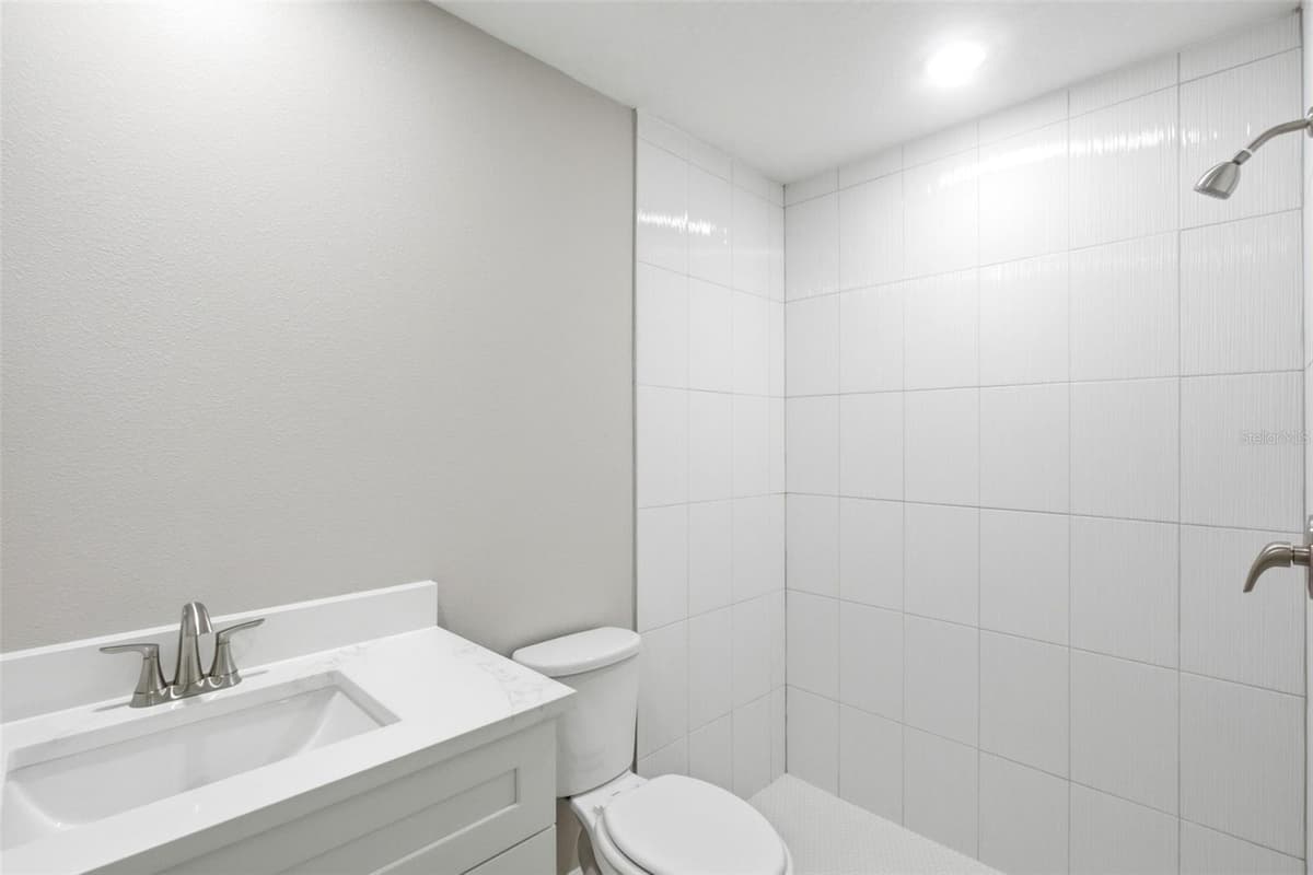 2107 SUANEE AVENUE — photo 16 of 29