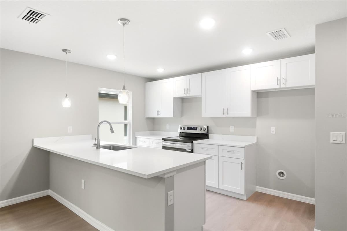 2107 SUANEE AVENUE — photo 3 of 29