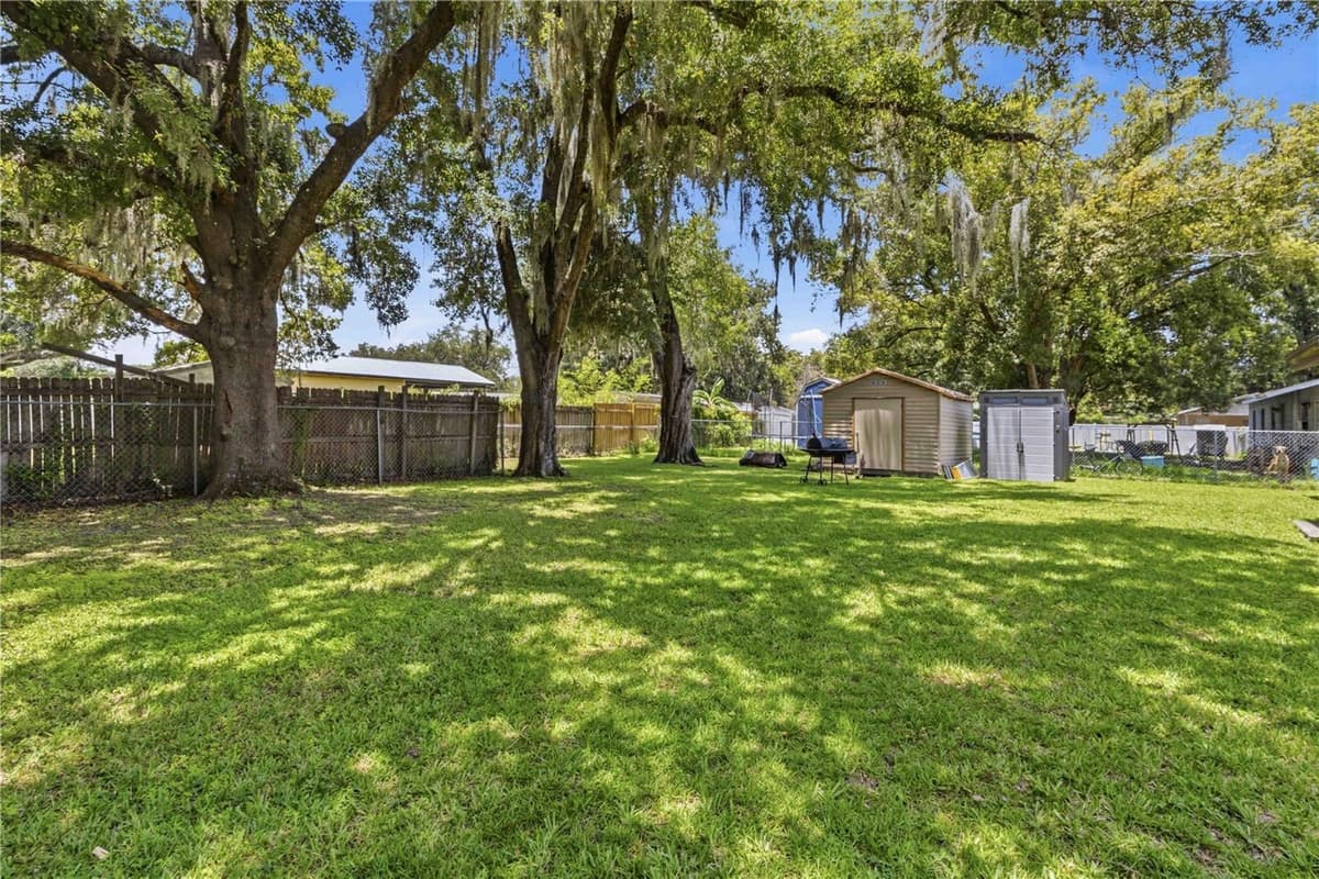 2113 OAKVIEW LANE — photo 3 of 25