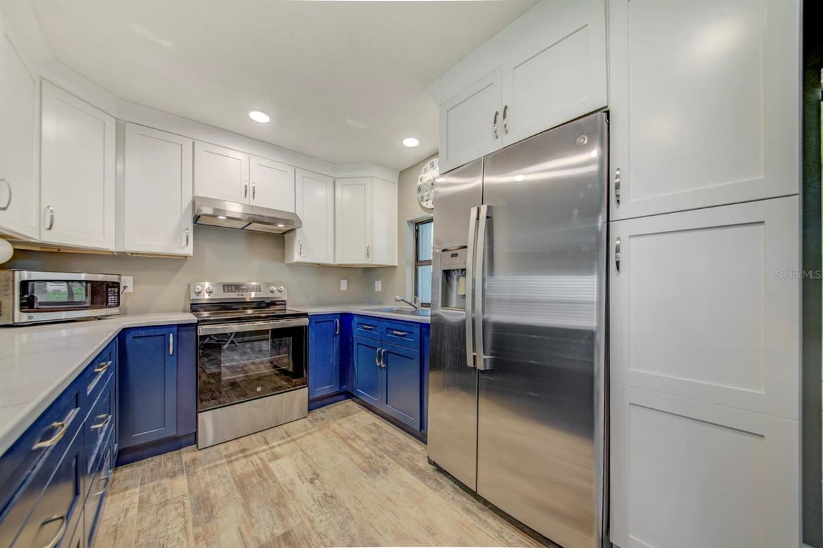 4266 DELEON DRIVE — photo 15 of 65