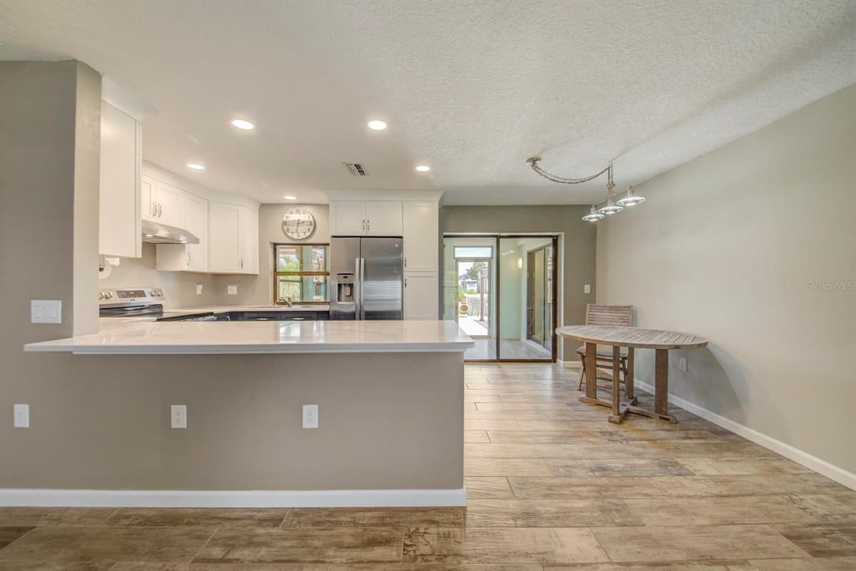 4266 DELEON DRIVE — photo 12 of 65