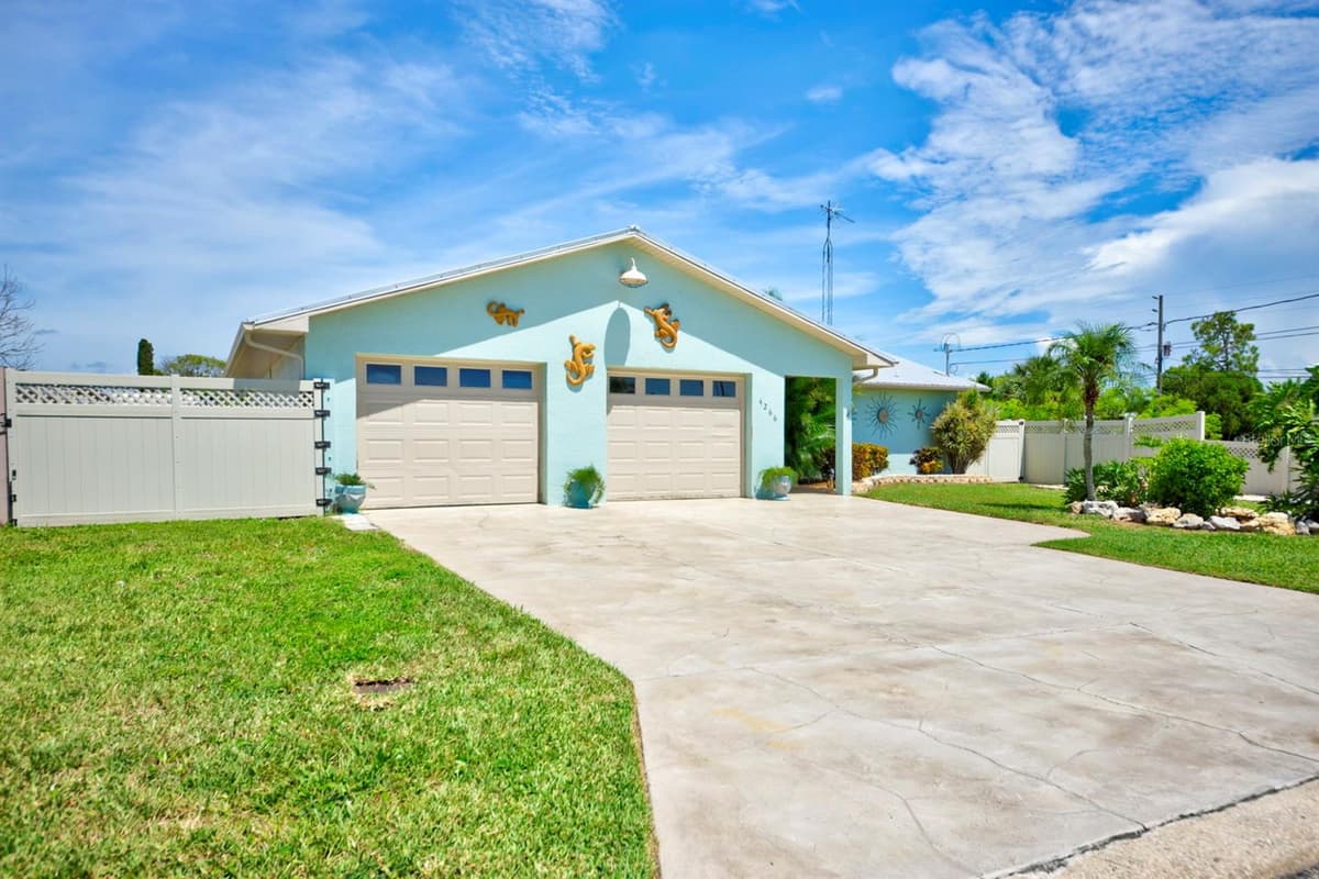 4266 DELEON DRIVE — photo 5 of 65