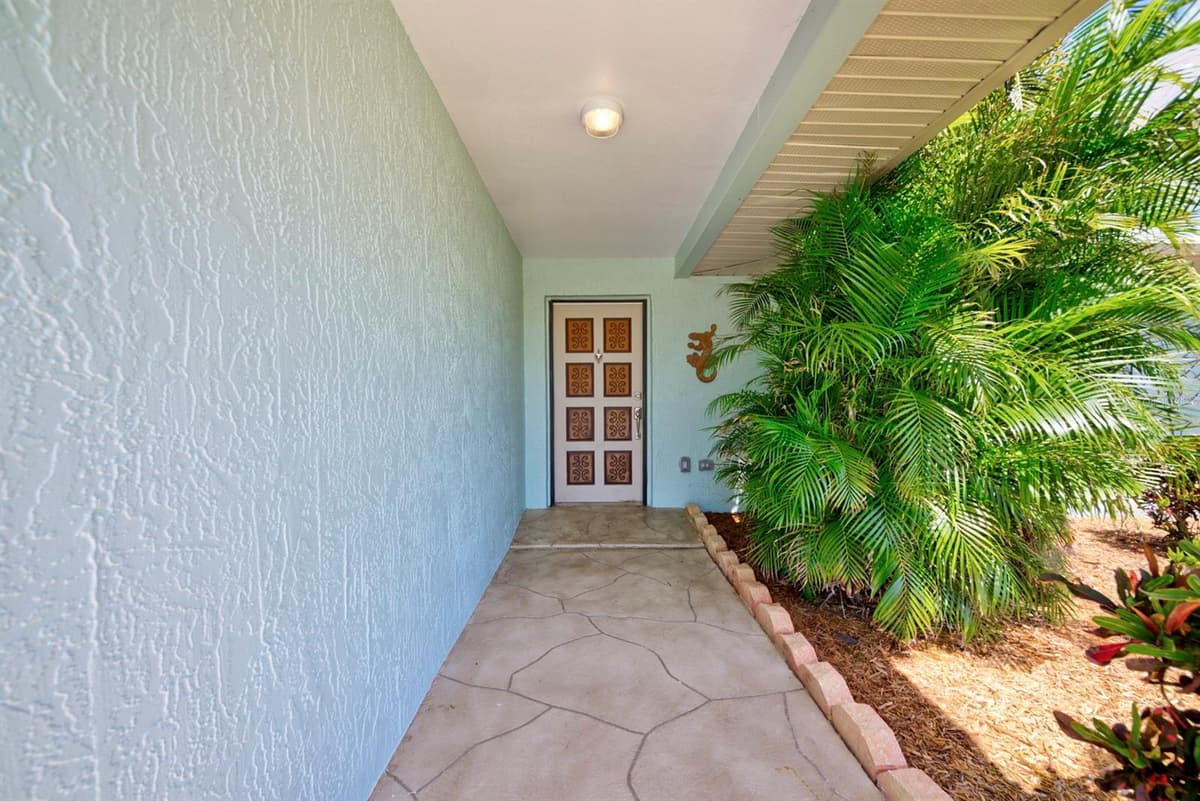 4266 DELEON DRIVE — photo 7 of 65