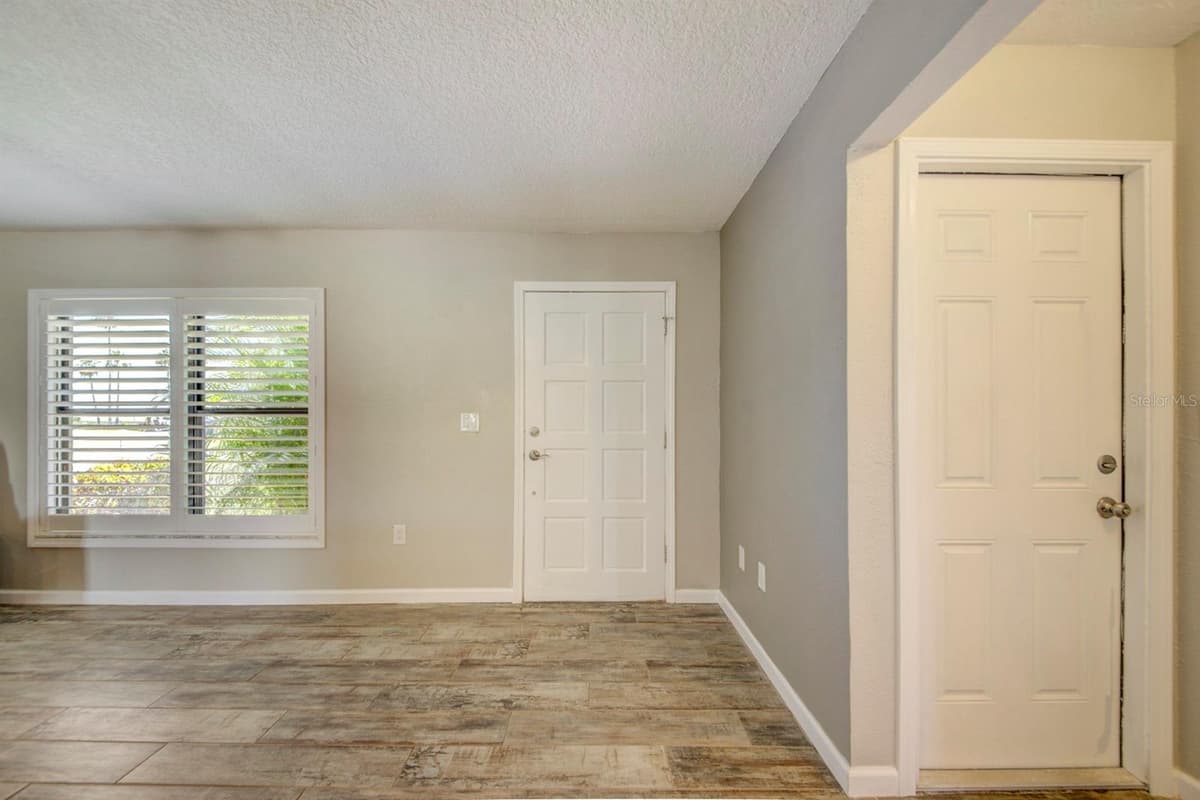 4266 DELEON DRIVE — photo 9 of 65