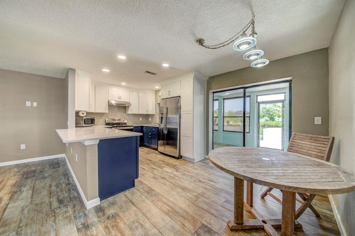 4266 DELEON DRIVE — photo 13 of 65
