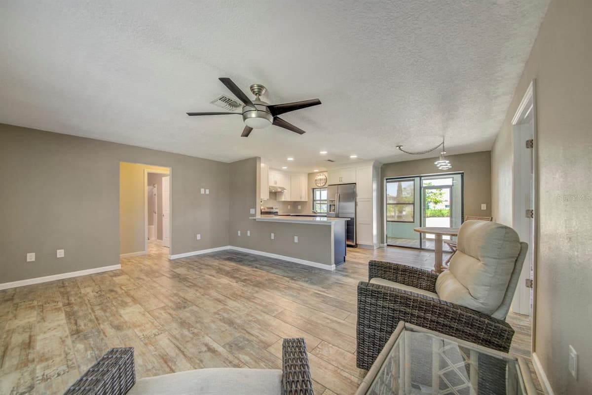 4266 DELEON DRIVE — photo 11 of 65