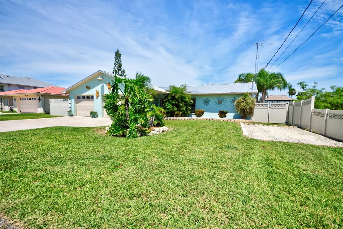 4266 DELEON DRIVE — photo 2 of 65