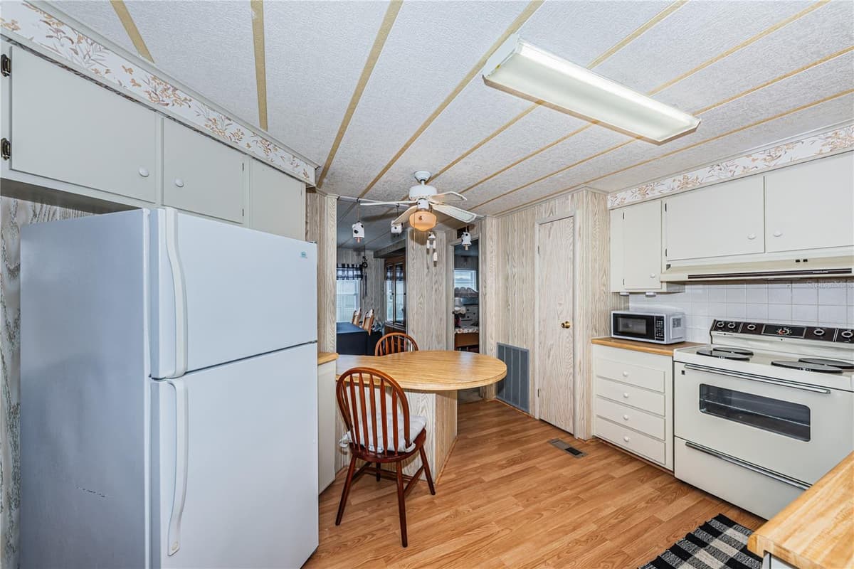 173 HICKORY GATE DRIVE — photo 3 of 45