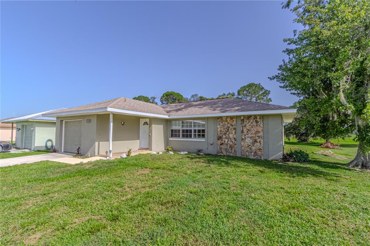 7208 HONEYSUCKLE DRIVE — photo 2 of 29