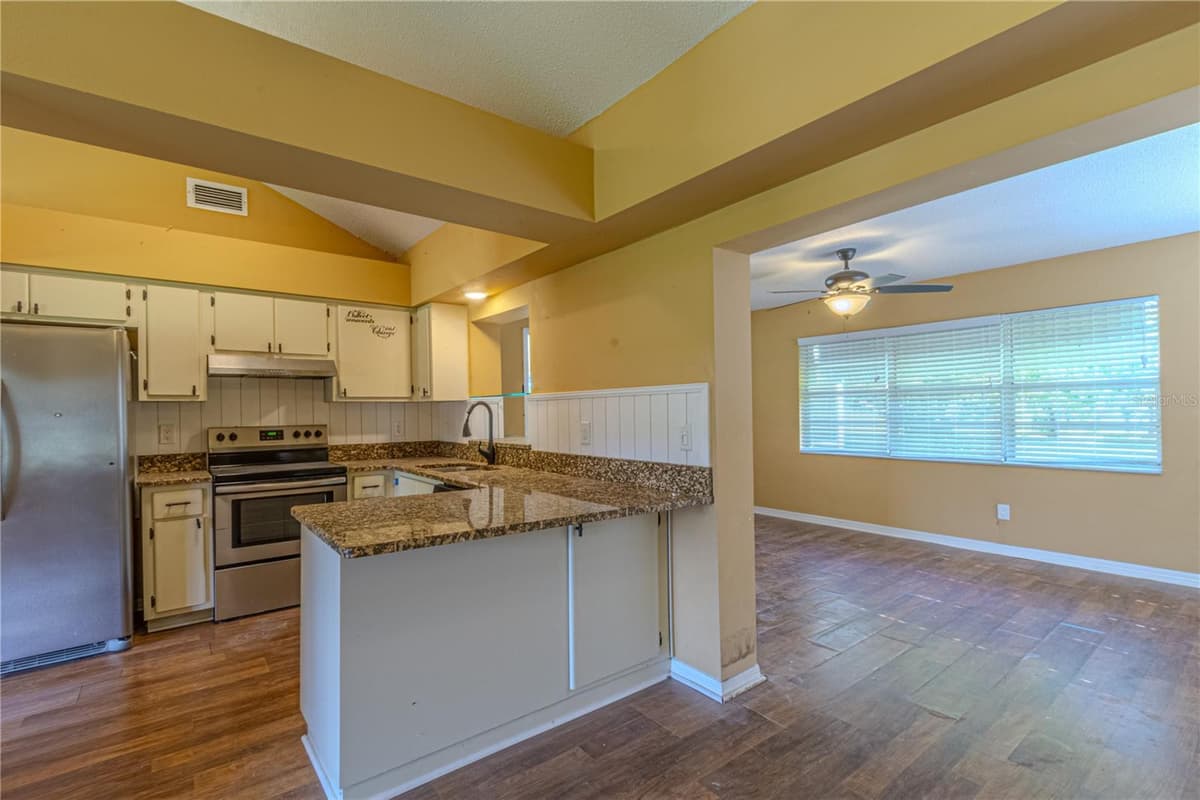 7208 HONEYSUCKLE DRIVE — photo 9 of 29