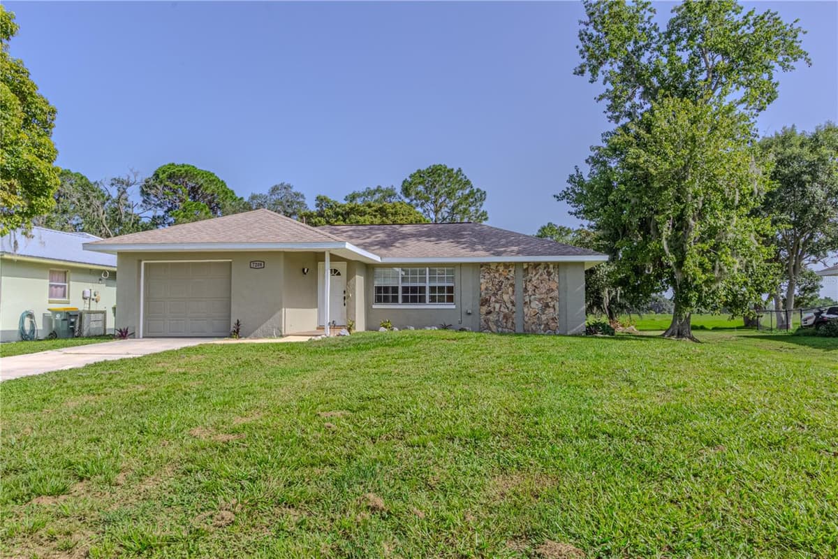 7208 HONEYSUCKLE DRIVE — photo 21 of 29