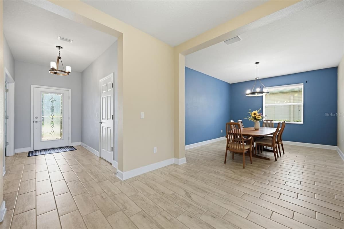 4910 60TH AVENUE CIRCLE — photo 11 of 34