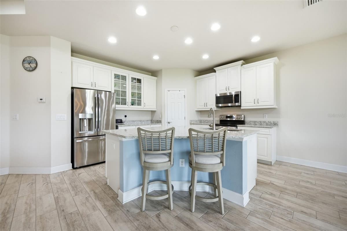 4910 60TH AVENUE CIRCLE — photo 3 of 34