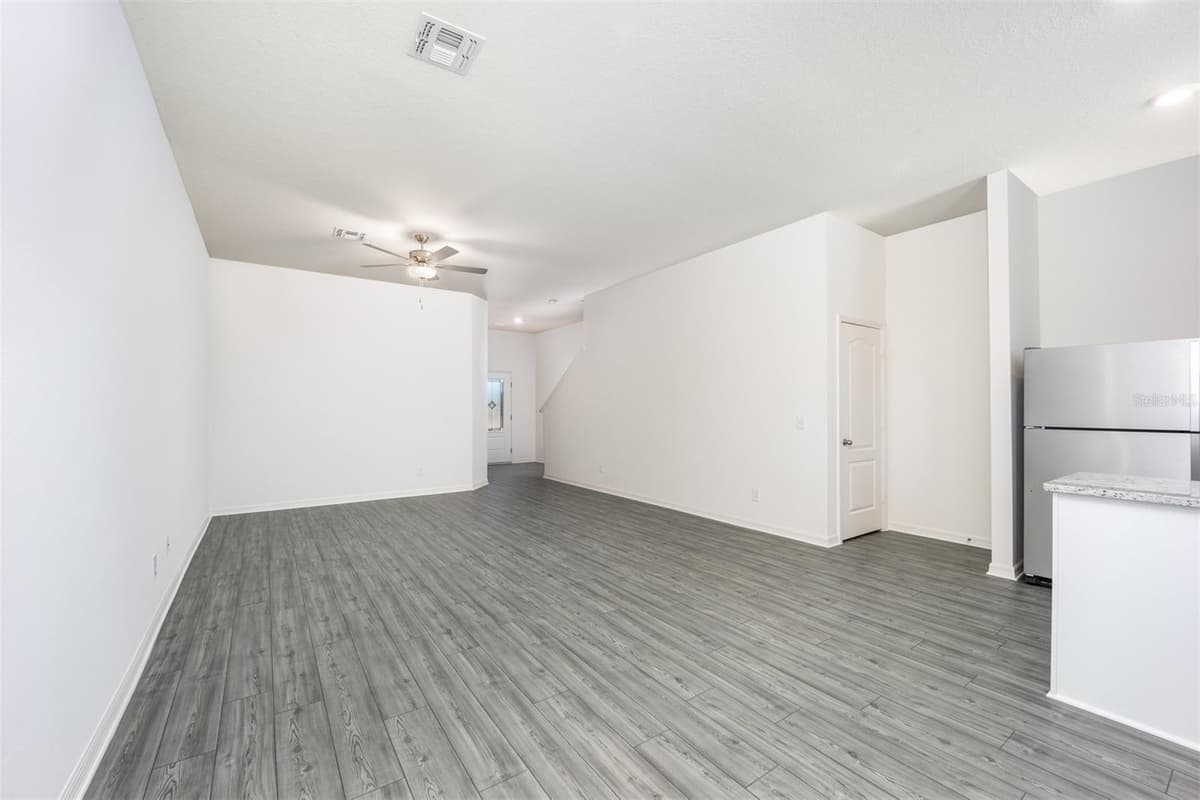 654 POPPY LANE — photo 4 of 16