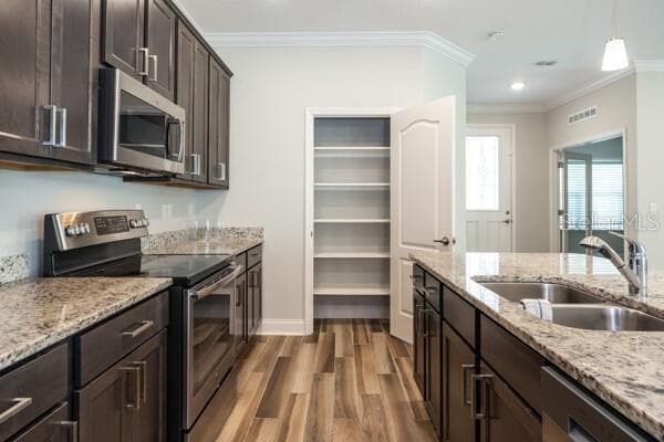 21 LANCELOT DRIVE — photo 11 of 39
