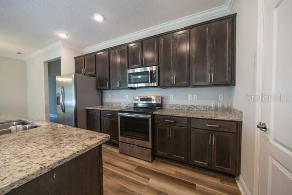 21 LANCELOT DRIVE — photo 7 of 39