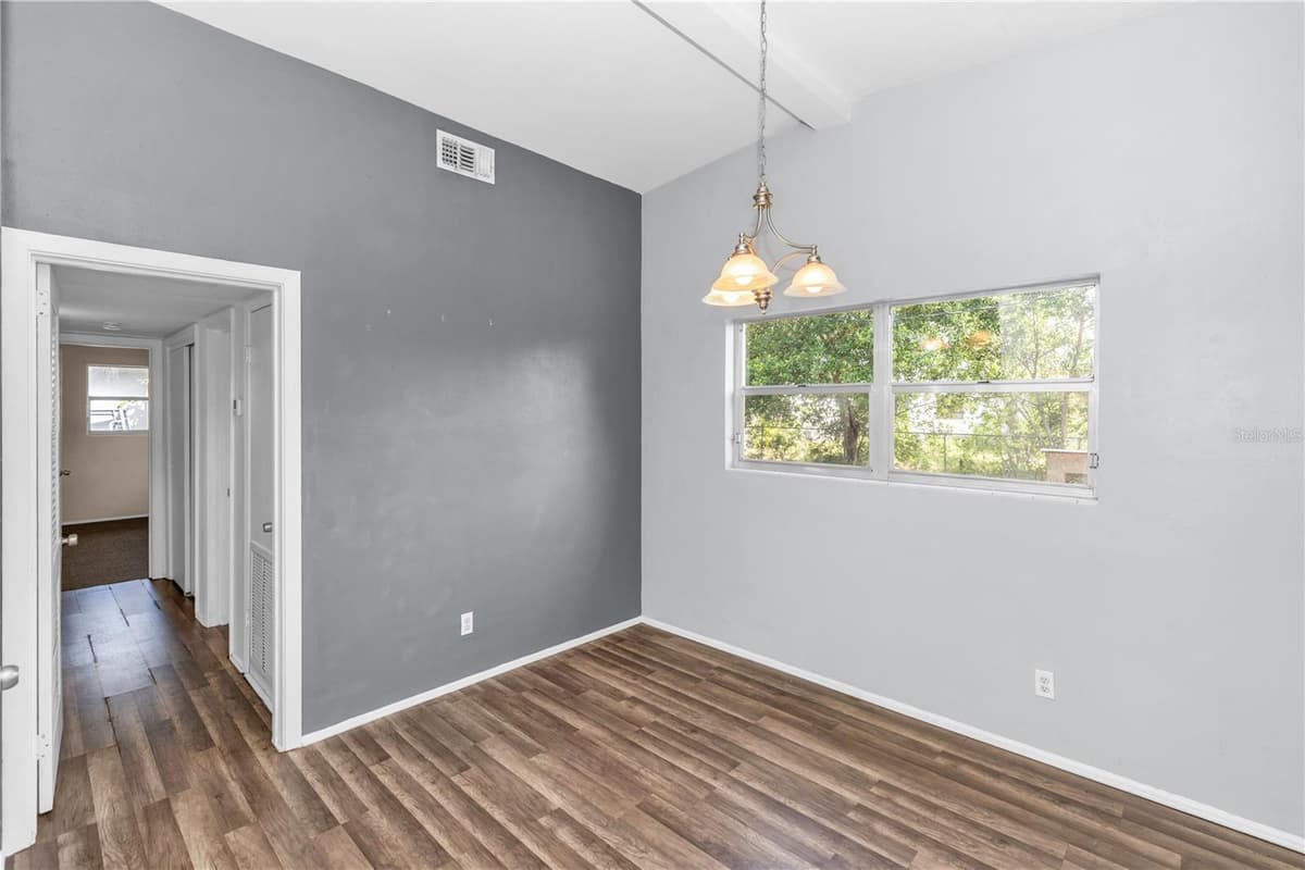 1106 MYRTLE LANE — photo 10 of 29