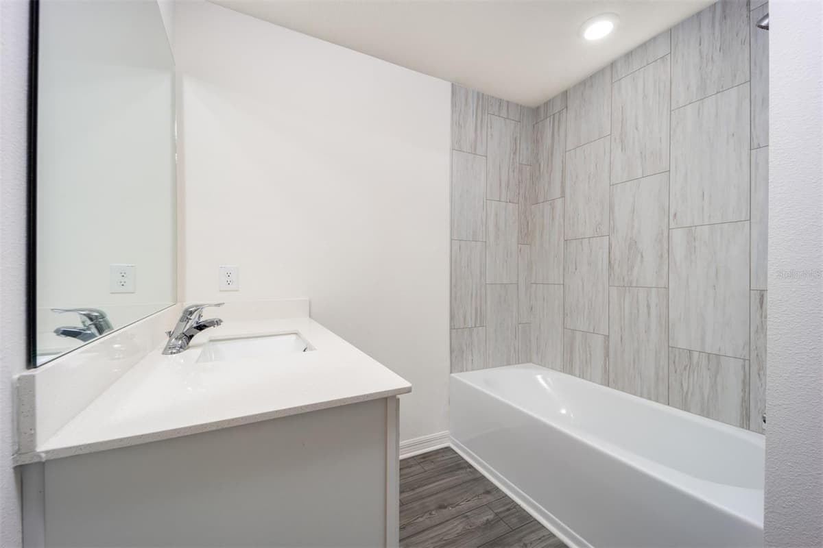 648 POPPY LANE — photo 18 of 19