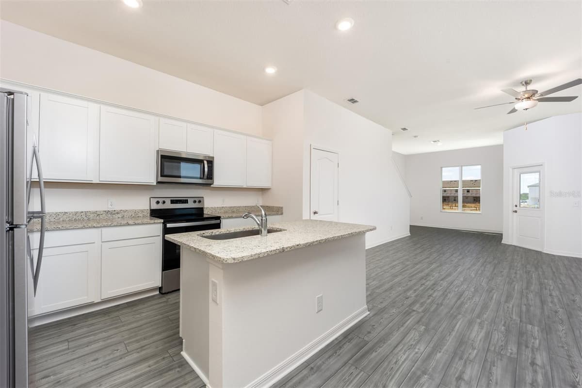 648 POPPY LANE — photo 4 of 19