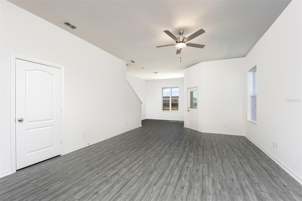 648 POPPY LANE — photo 3 of 19