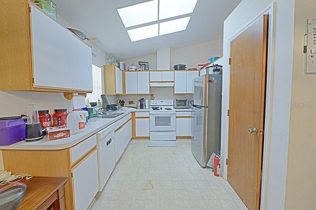 5025 HUMMINGBIRD AVENUE — photo 10 of 30