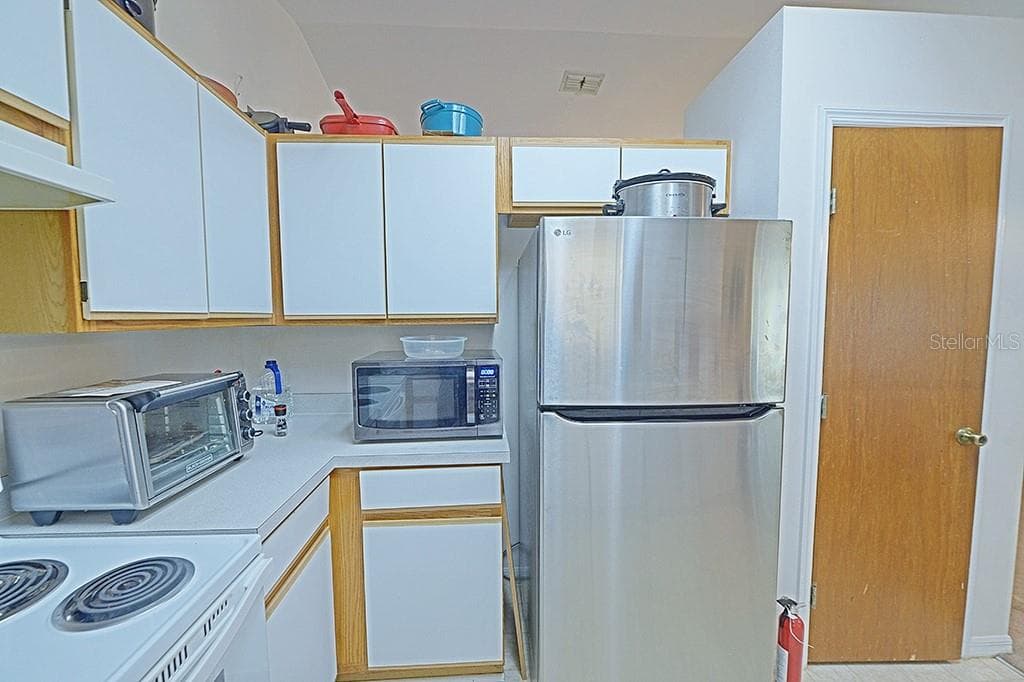 5025 HUMMINGBIRD AVENUE — photo 12 of 30