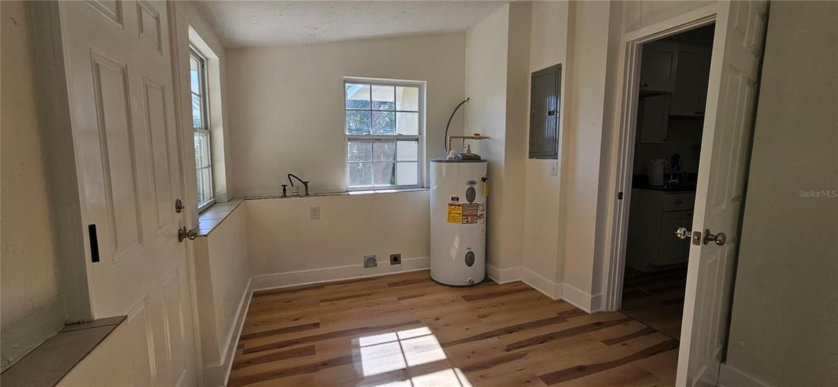 709 HIGHLAND STREET — photo 6 of 36