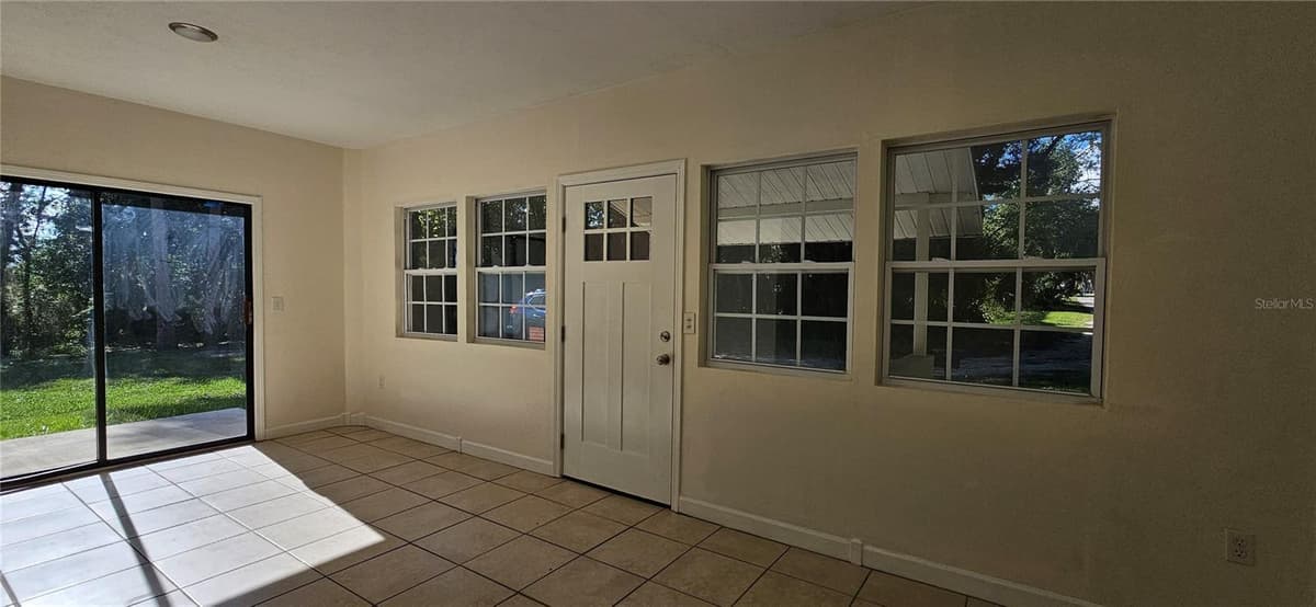 709 HIGHLAND STREET — photo 3 of 36