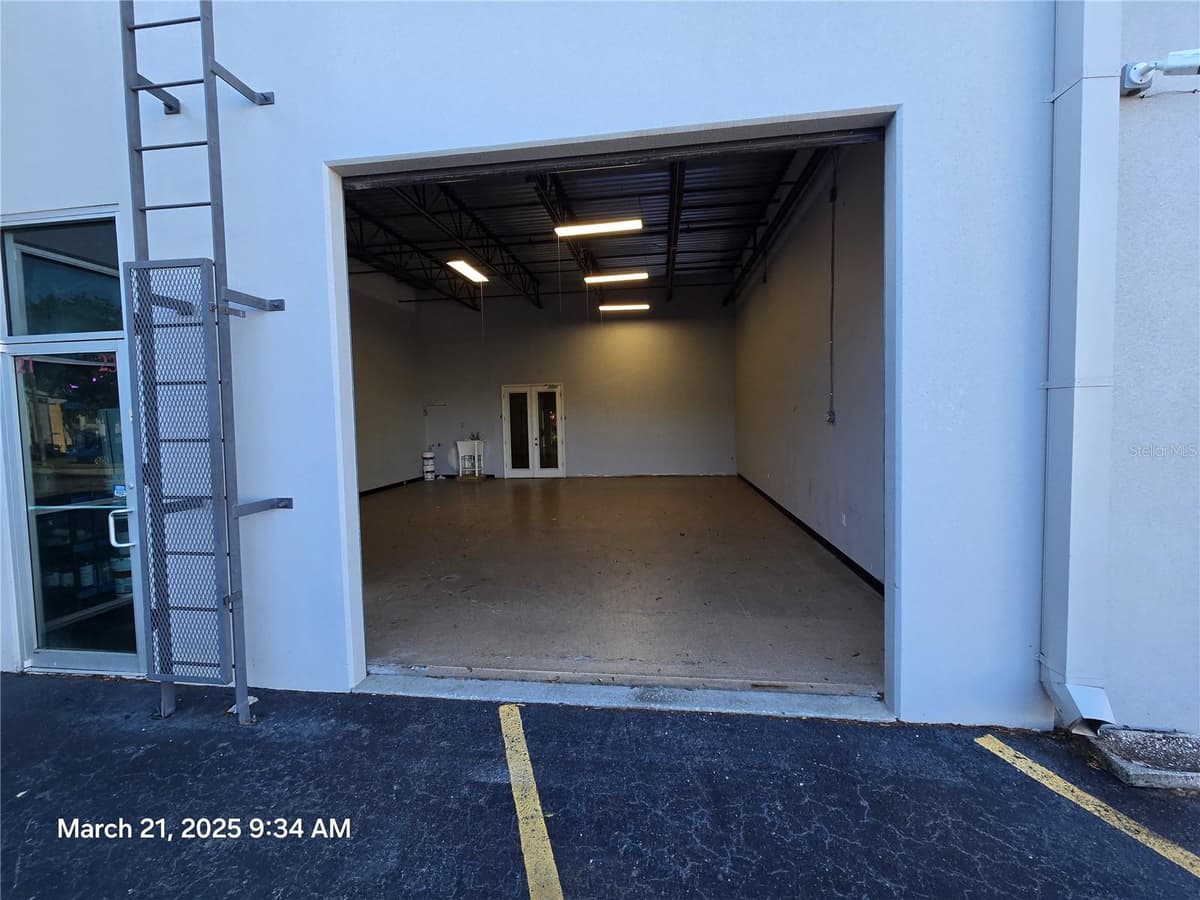 7901 KINGSPOINTE PARKWAY — photo 16 of 18