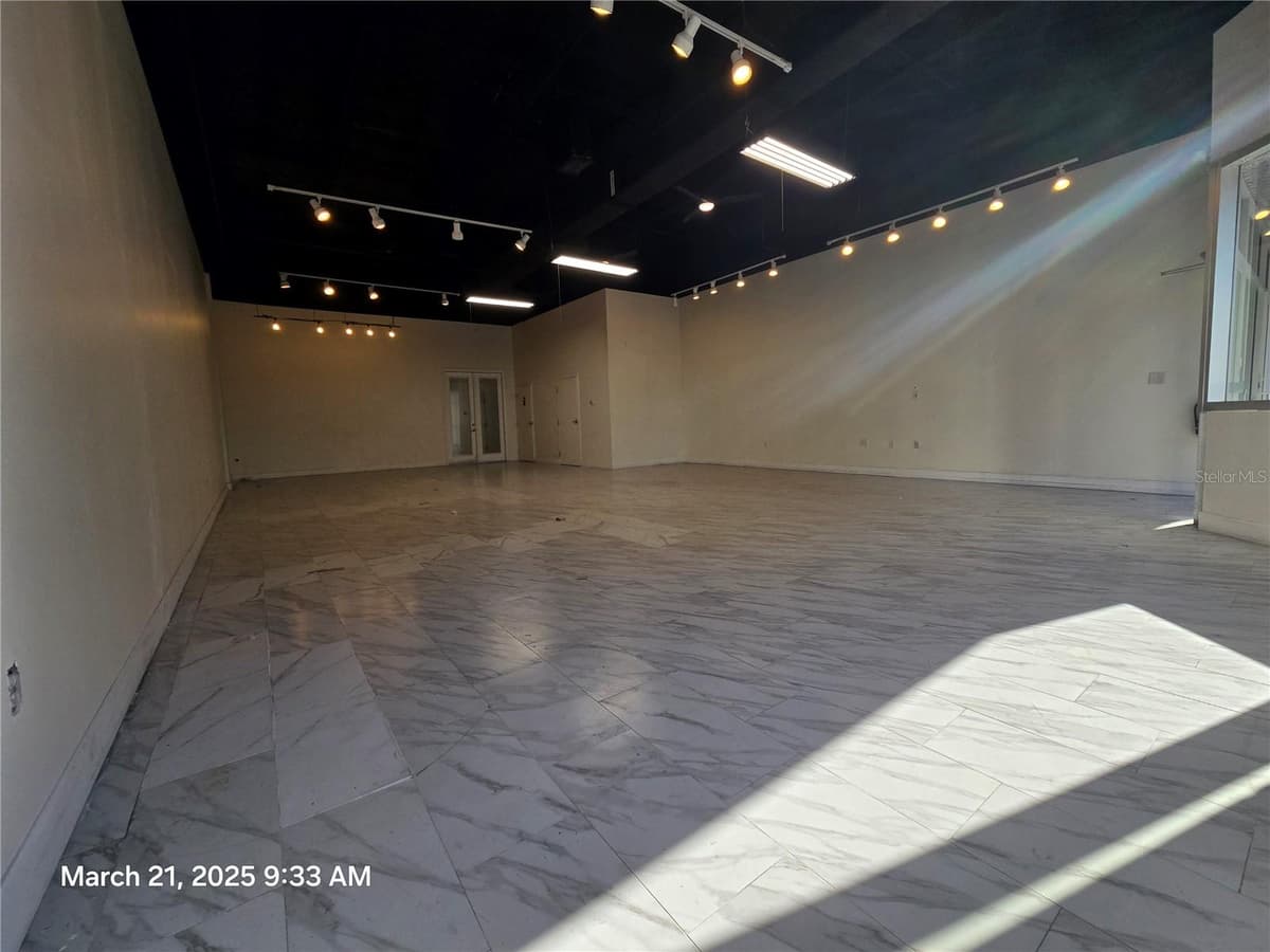 7901 KINGSPOINTE PARKWAY — photo 10 of 18